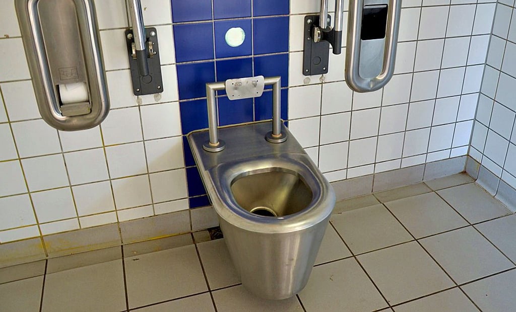 Die öffentliche Toilette in der Priesterstraße in Stendal war – zumindest beim Besuch der Volksstimme – nicht verschmiert.