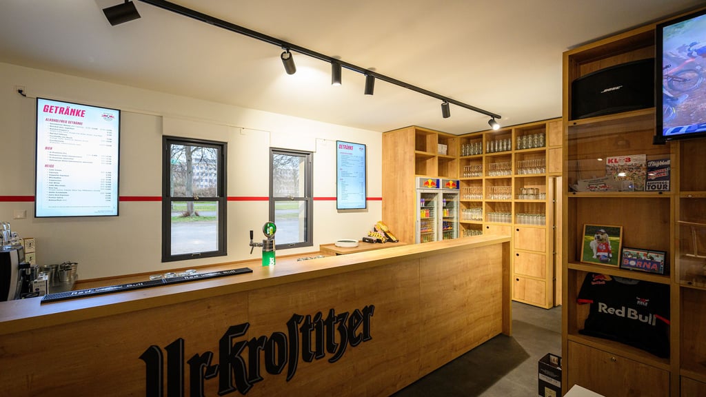 Streitpunkt Gastrobetrieb: Tresen im neuen Fanhaus von RB Leipzig.
