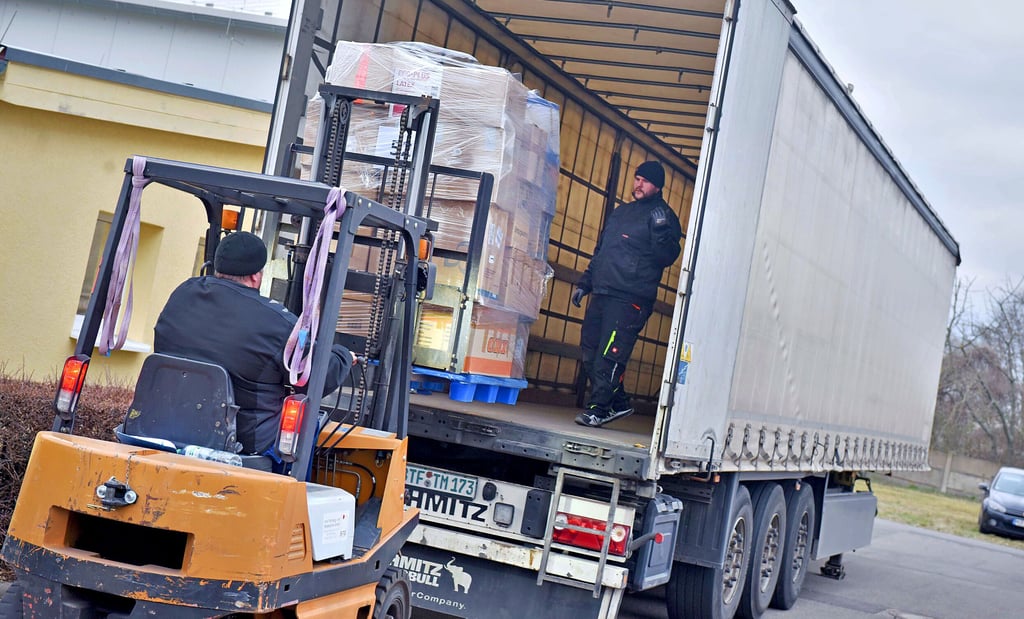 Hilfsgüter wurden auch im Amt für Brand- und Katastrophenschutz verladen. Die Lkw sind derzeit Richtung Polen unterwegs.