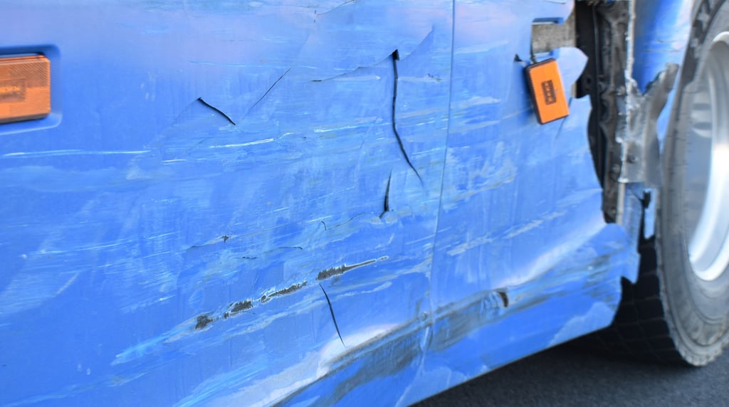 Der Lkw wurde beschädigt.