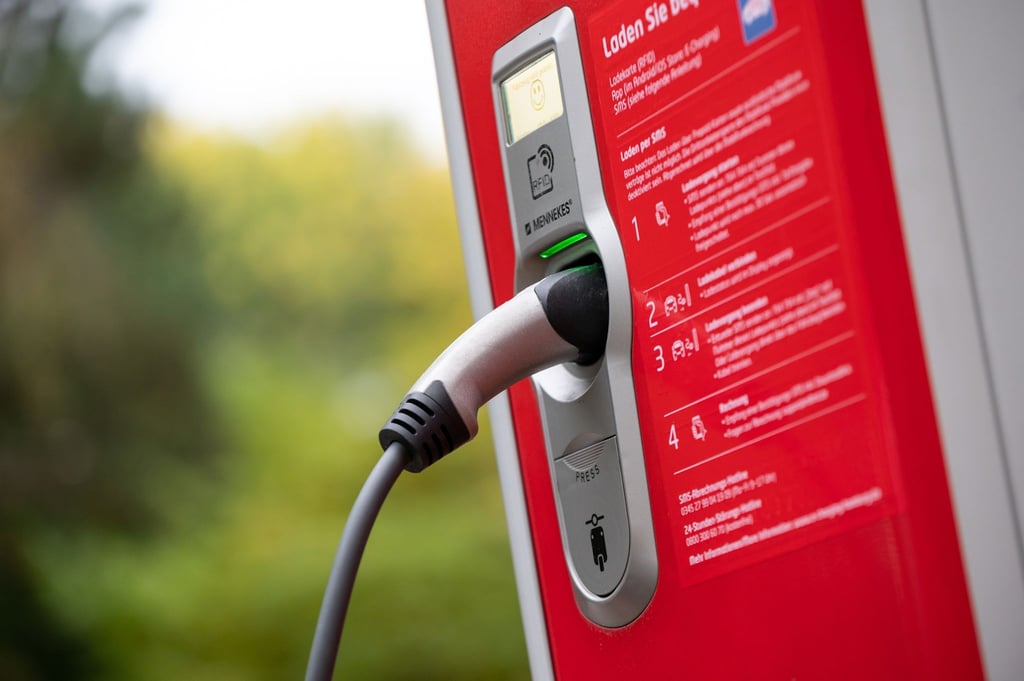 Der Bund will mehr in die Infrastruktur für E-Autos investieren.