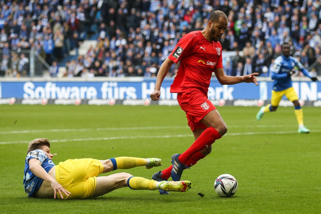 Louis Samson spielte in Magdeburg stark als Innenverteidiger.