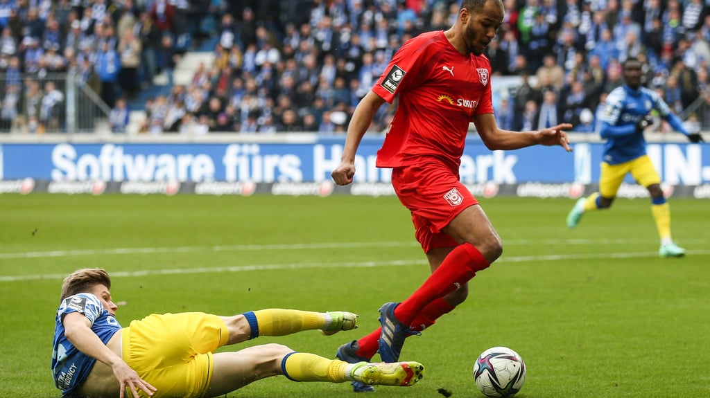 Louis Samson spielte in Magdeburg stark als Innenverteidiger.