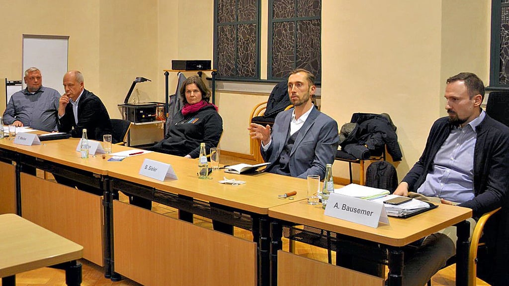 Fünf der sechs Kandidaten zur Stendaler OB-Wahl standen beim Wirtschaftsforum Rede und Antwort (von links): Rico Goroncy, Thomas Weise, Alkje Fontes, Bastian Sieler und Arno Bausemer.