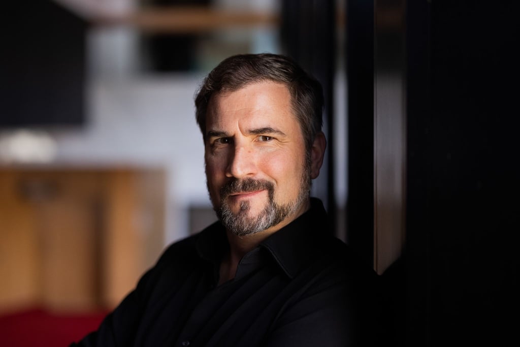 Der Musiktheater-Regisseur Roland Schwab bringt eine Neuproduktion von „Tristan und Isolde“ auf die Bühne.