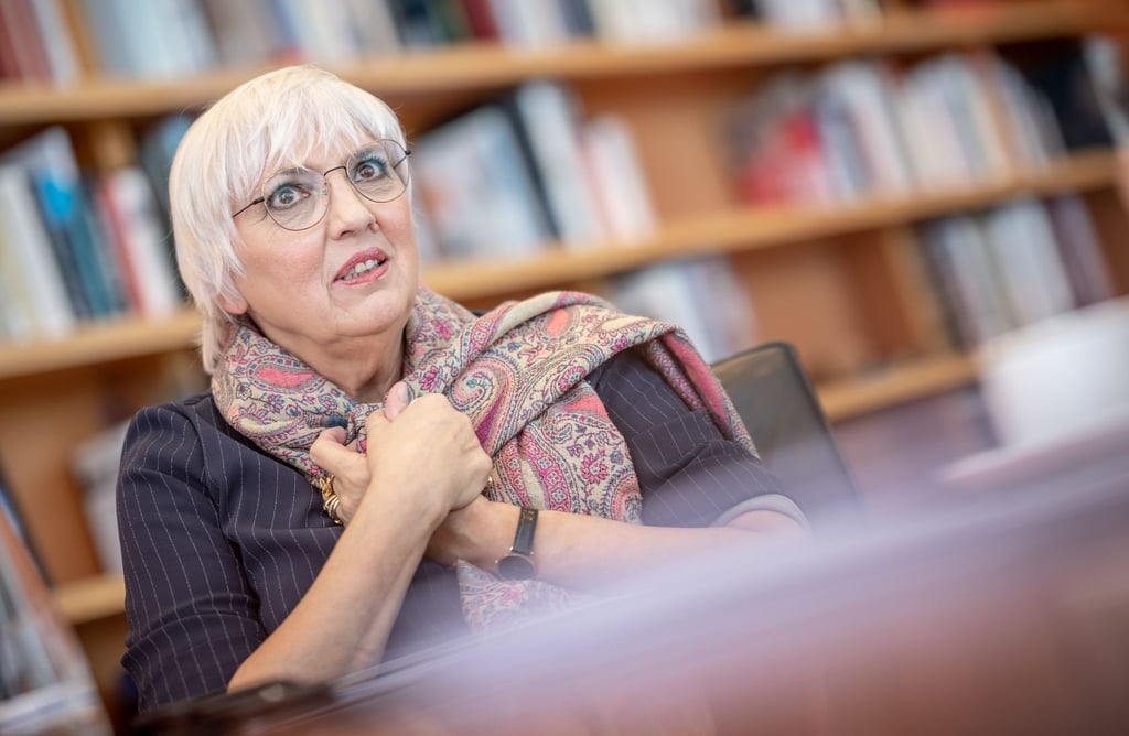Claudia Roth warnt vor überzogenen Reaktionen.