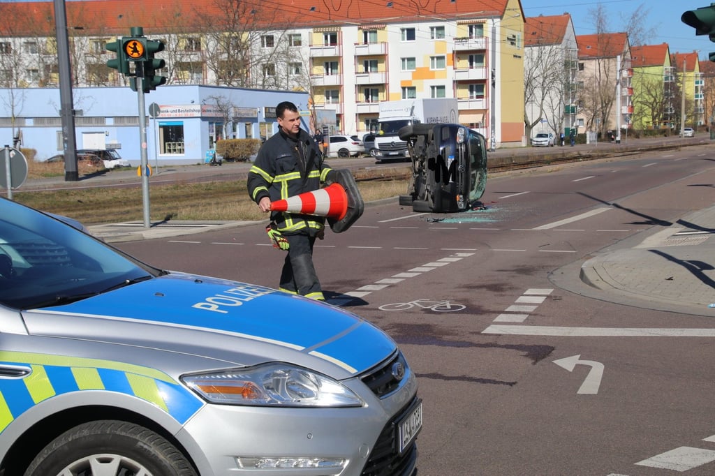 Polizei und Feuerwehr hatten den Unfallort abgesperrt.