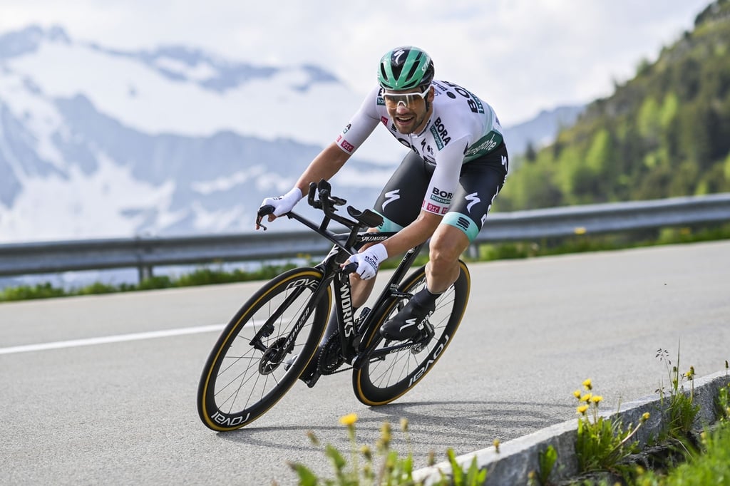 Maximilian Schachmann aus Deutschland vom Team Bora-hansgrohe verliert bei der Rad-Fernfahrt Paris-Nizza weiter Zeit auf die Topfahrer.