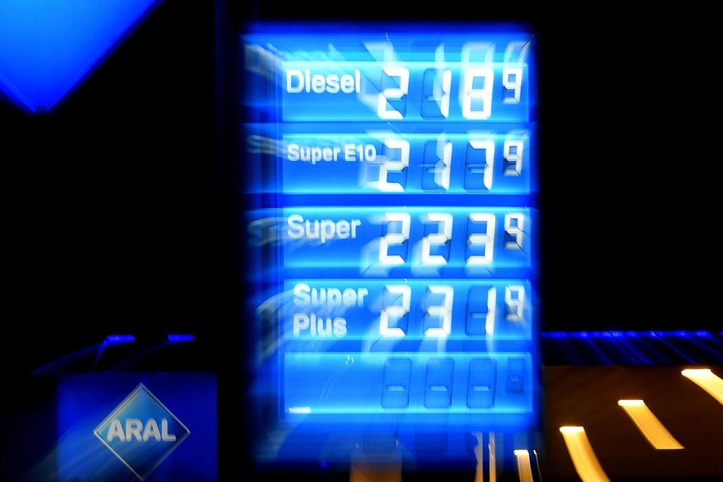 Die Preise für Diesel und Benzin an einer Tankstelle in München.