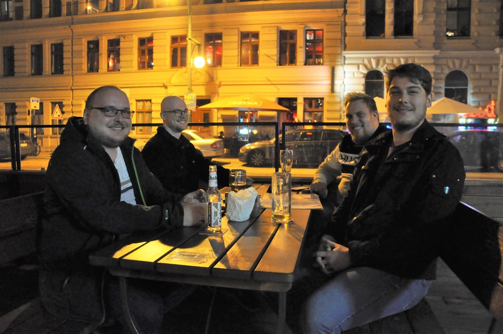 Die Terrasse am "Hyde" am Magdeburger Hasselbachplatz kommt bei den Gästen gut an.