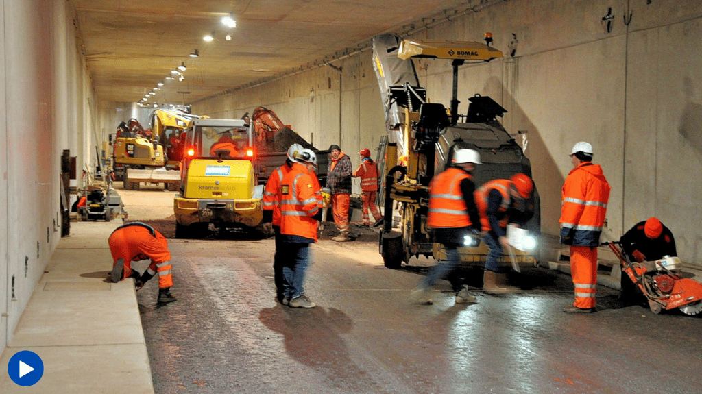 In den westlichen Hälften der Tunnelröhren wird bereits an der Fahrbahn gearbeitet. Im Dezember soll hier der Autoverkehr zwischen dem Damaschkeplatz und der Innenstadt rollen.