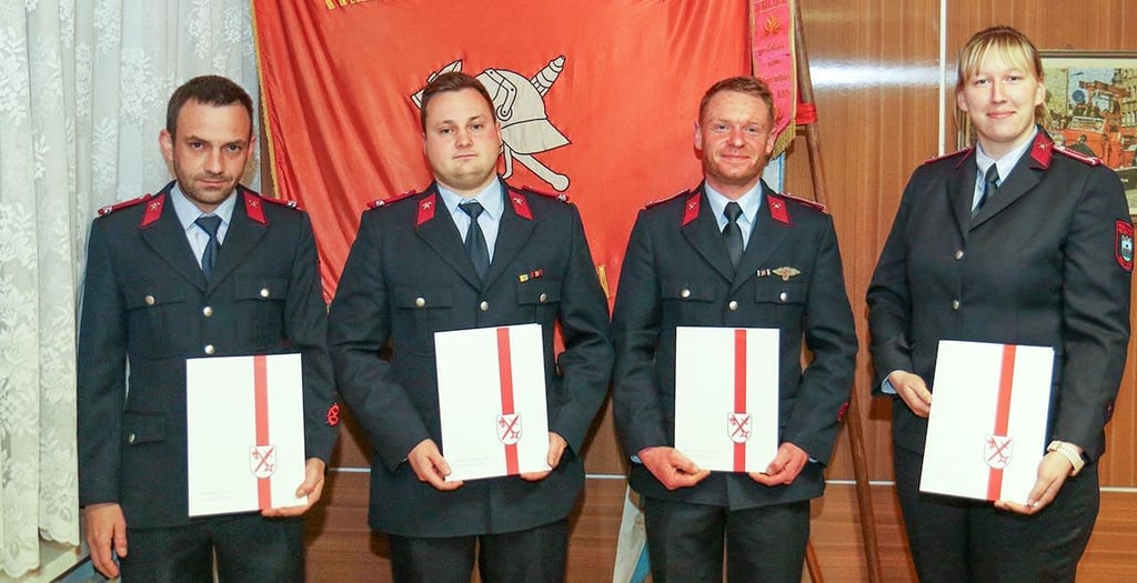 Zur Hauptversammlung befördert (v.l.): Rene Müller, Philipp Könnicke, Matthias Rudolph und Jasmin Köhler. Ehrungen wurden hingegen individuell überreicht.