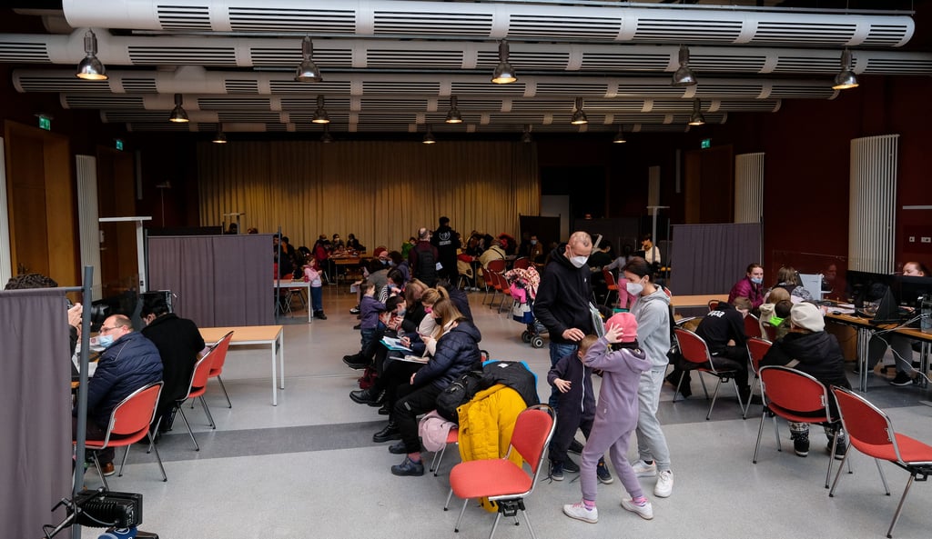Blick in die zentrale Aufnahmestelle der Stadt im Kulturzentrum Neustadt für Flüchtlinge aus der Ukraine.