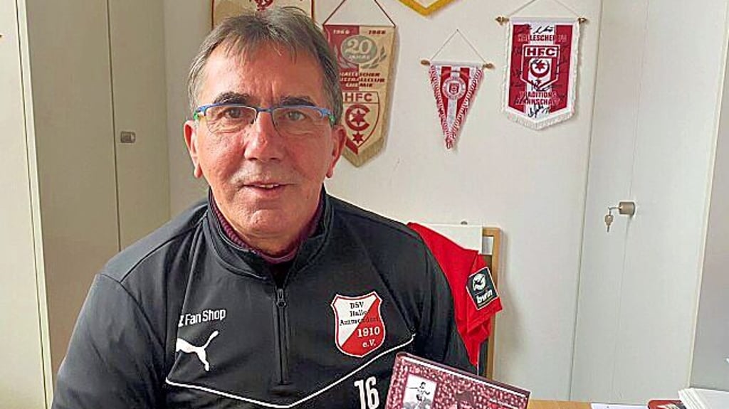 Lutz Schülbe präsentiert das Buch „Zeitreisen - Spieler und Trainer erinnern sich an die DDR-Oberliga“,