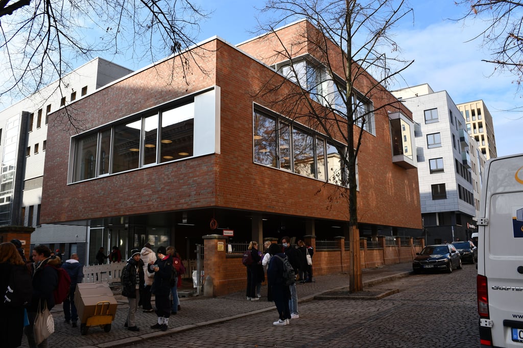 Blick auf die Mensa des Domgymnasiums in Magdeburg: Die freie Schule ermöglicht Staffelungen nach Kinderzahl und Einkommen.