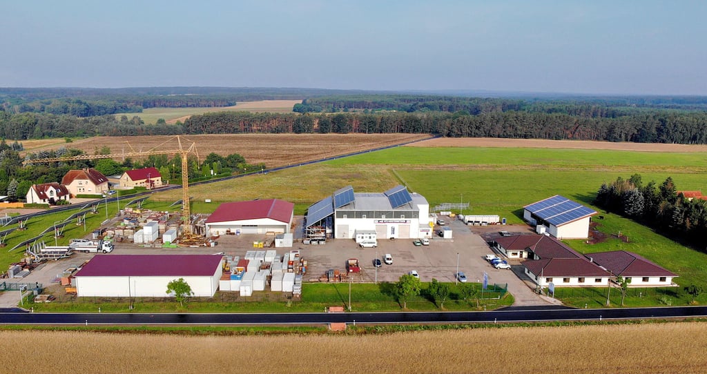 Am Stadtrand von Zahna in der Rahnsdorfer Straße ist der Sitz der DTZ-Gruppe, Arbeitgeber für 120 Menschen.