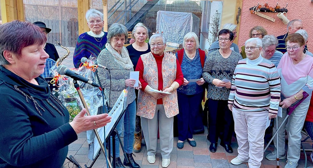 Harslebens Bürgermeisterin Christel Bischoff wünschte den Helfern der Gruppe der Volkssolidarität und allen Mitgliedern anlässlich des Frauentages alles Gute.