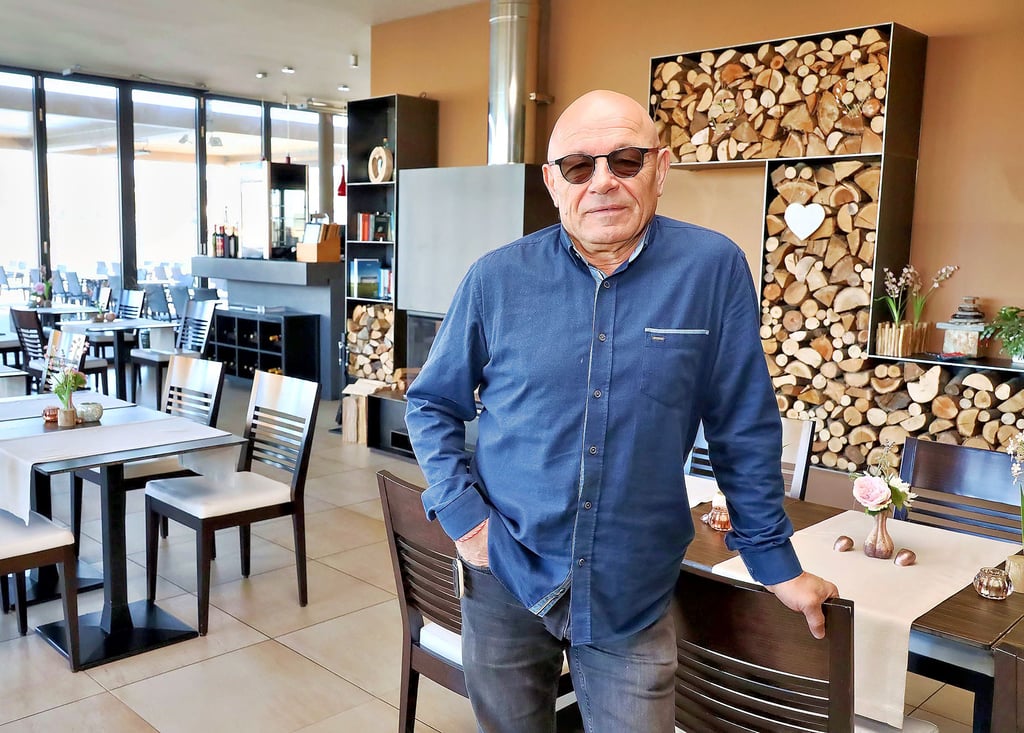 Der Chef der „Seeterassen“ in Seeburg, Lobomir Danailow, könnte auf der Stelle vier Mitarbeiter einstellen.