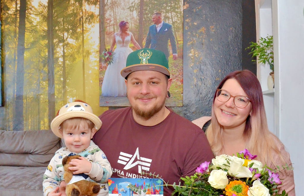 Sabrina und Marco Wittenberg freuen sich mit Söhnchen Bryce Dillan auf eine Reise, die sie bei der Volksstimme-Aktion Altmark-Hochzeit gewonnen haben.