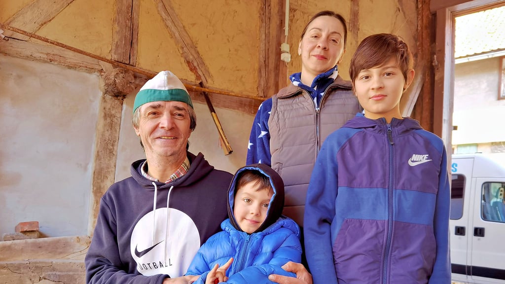 Francesco Calzarano ist glücklich, dass die Tochter seiner Lebensgefährtin Tatjana mit ihren beiden Söhnen Danilo und Nikita in Sicherheit ist. Er hat sie von der polnisch-ukrainischen Grenze abgeholt und nach Derenburg gebracht.