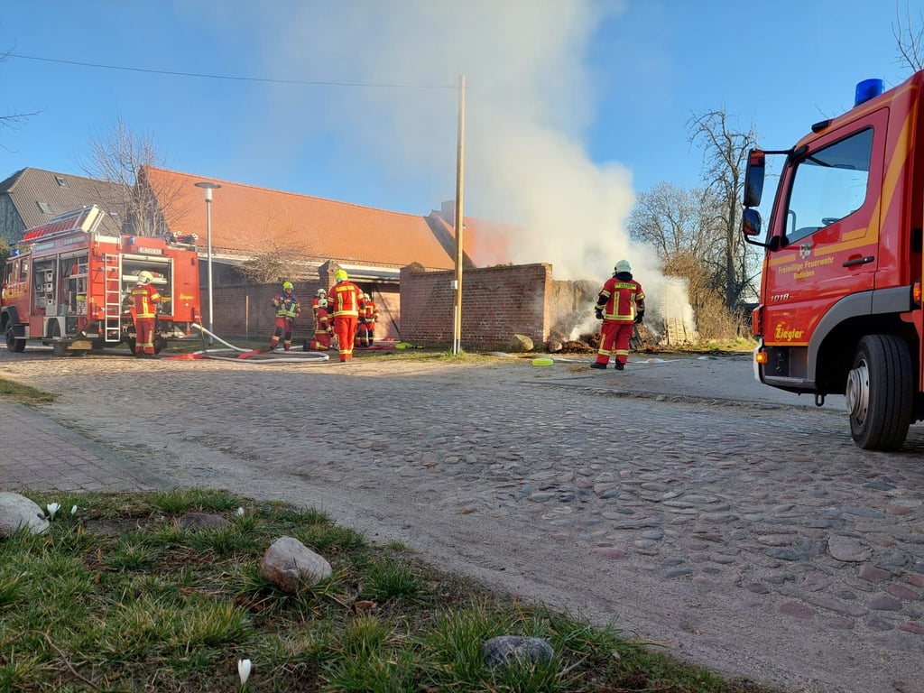 Die Feuerwehr Rodleben und der brennende Misthaufen.