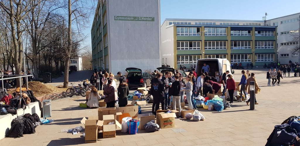 Schüler des Herder-Gymnasiums Merseburg sammelten Spenden für die Ukraine.