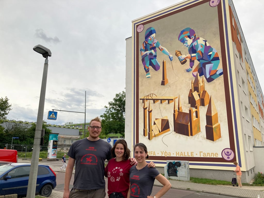 Ein Wandbild in Halle steht für die Städtepartnerschaft Halle-Ufa.