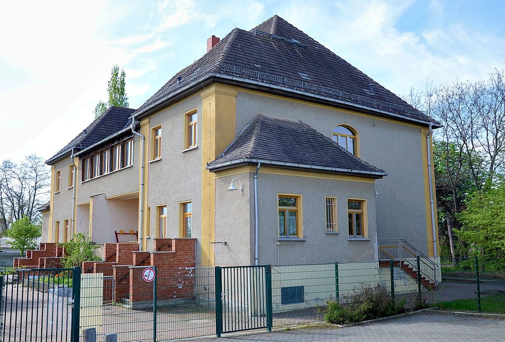 Seit weit über zwei Jahren steht das Gebäude der Kita „Bergmännchen“ in der Schlachthofstraße in Staßfurt leer.