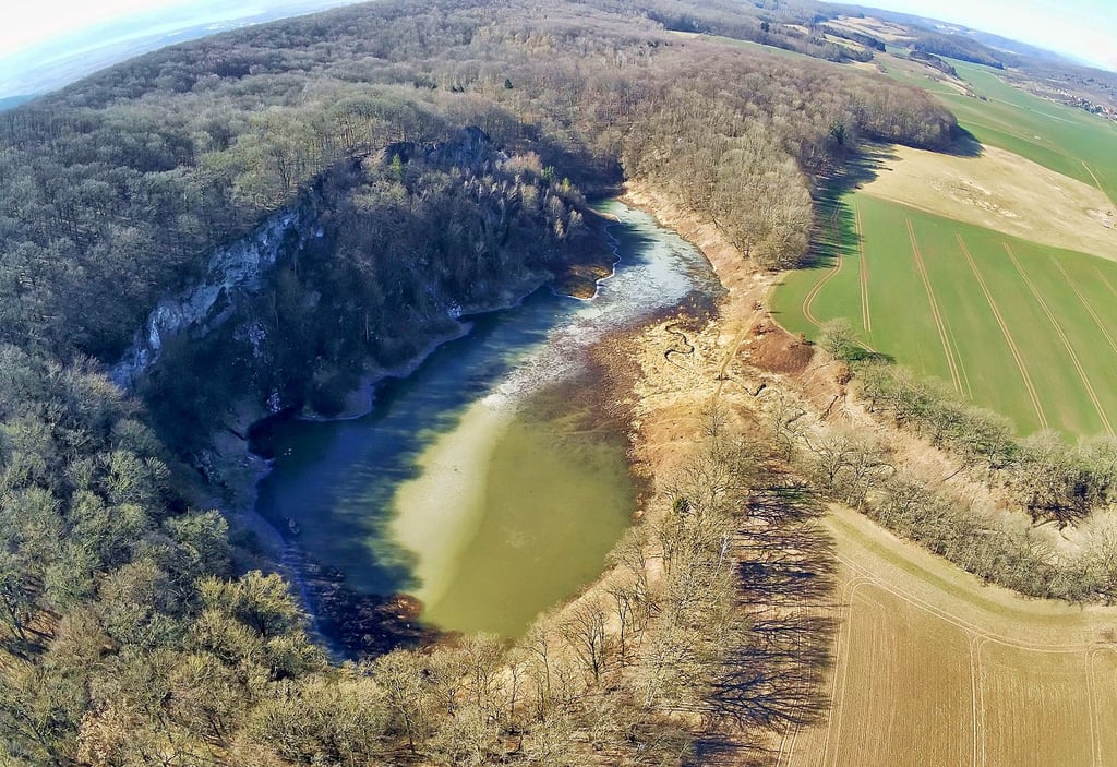 Der Bauerngraben, etwa zwei Kilometer südöstlich von Breitungen gelegen, ist zurzeit mit Wasser gefüllt.