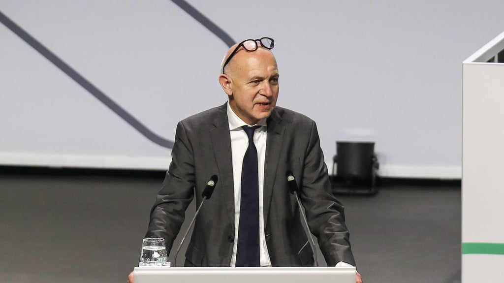 Bernd Neuendorf bei seiner Rede auf dem DFB-Bundestag in Bonn.