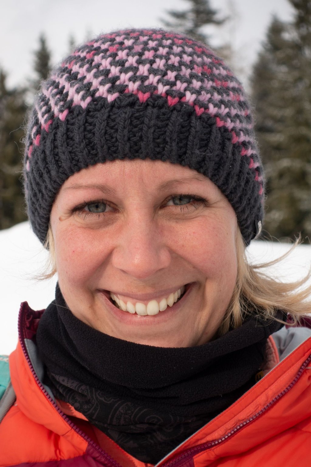 Bergführerin Miriam Kitzbichler freut sich beim Schneeschuhwandern immer, wenn sie Tierspuren findet.