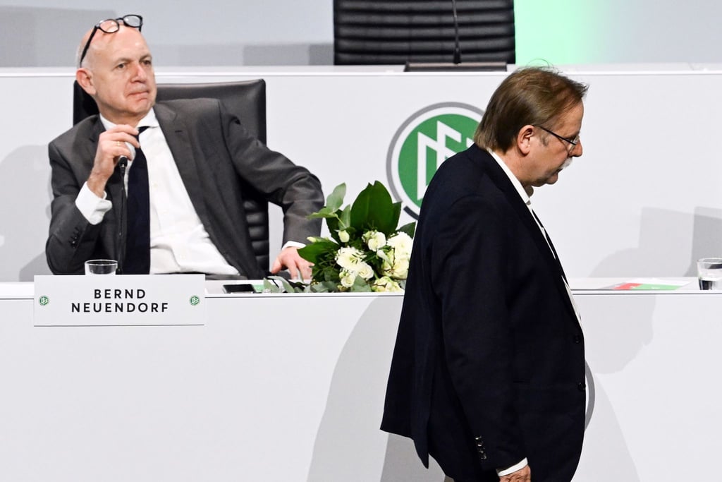 Rainer Koch (r) war im Gegensatz zu Bernd Neuendorf ein Verlierer des DFB-Bundestags.