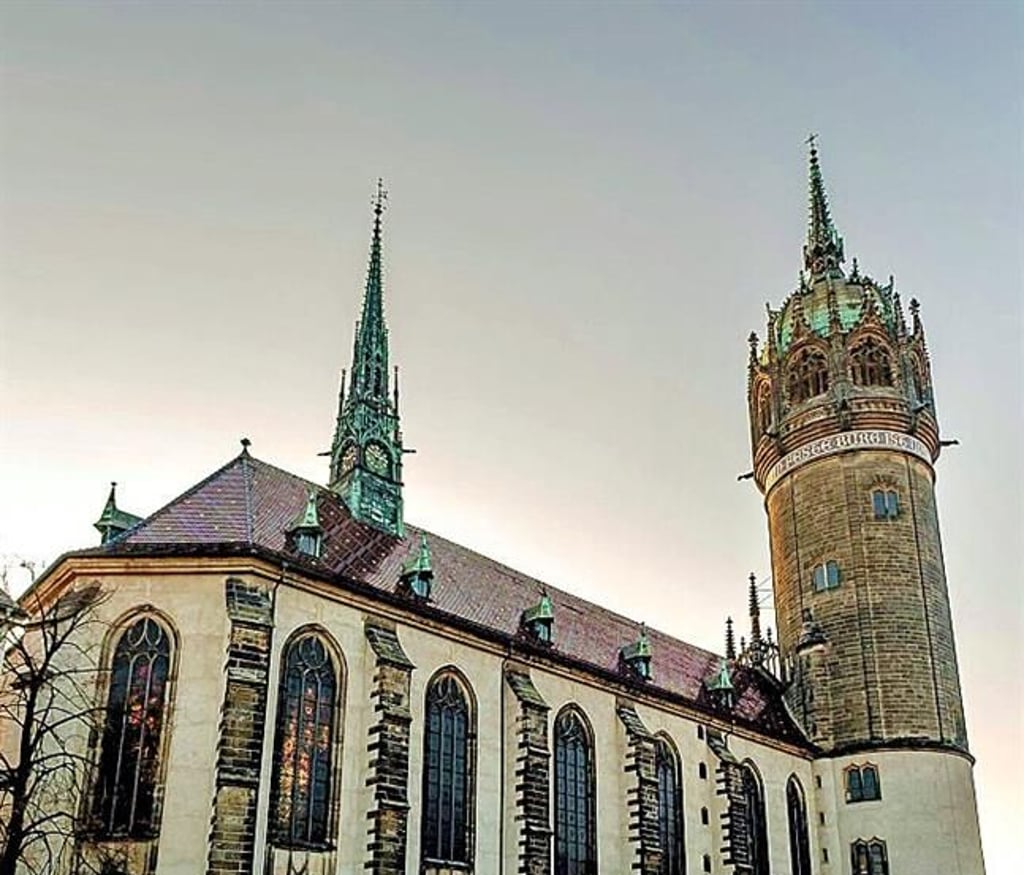 Vor der Schlosskirche Wittenberg gab es eine Friedenskundgebung