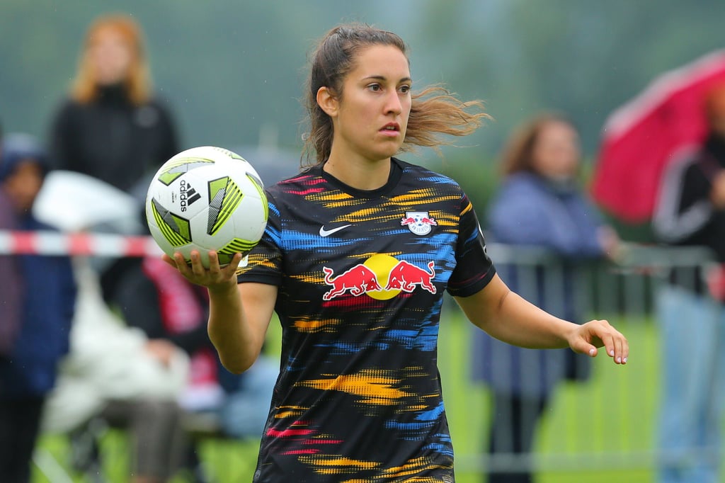Abwehrspielerin Yvonne Weilharter fehlt gegen Bayern München aufgrund ihrer fünften gelben Karte.