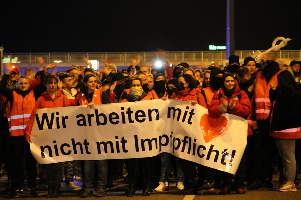 Demo gegen Corona-Maßnahmen und Impfpflicht