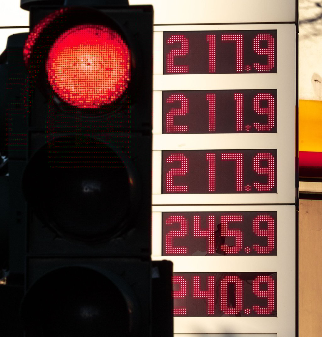 Die gestiegenen Spritkosten treffen viele Autofahrer aktuell hart.