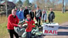 Die Naturschutzjugend  hat mit Untertützern im Magdeburger Stadtpark eine Müllsammel-Aktion organisiert. 