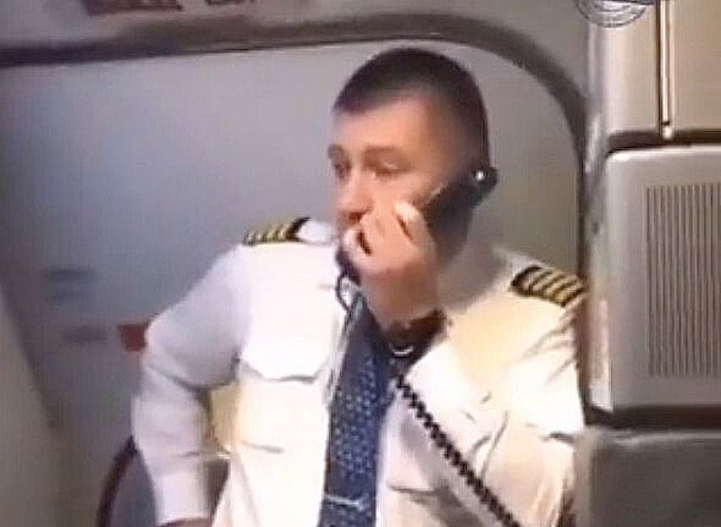 Mit seiner Anti-Kriegs-Kabinendurchsage hat der russische Flugkapitän viel Mut bewiesen; er riskiert 15 Jahre Haft.