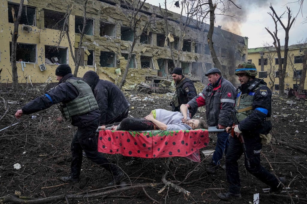Die verletzte schwangere Frau, die bei dem Beschuss der Entbindungsklinik in Mariupol verletzt wurde, ist nach Angaben des ukrainischen Außenministeriums tot.