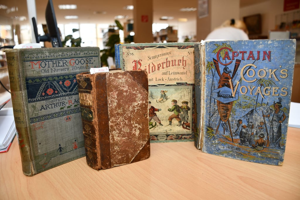 Die Stadtbibliothek Magdeburg zeigt historische Kinderliteratur.