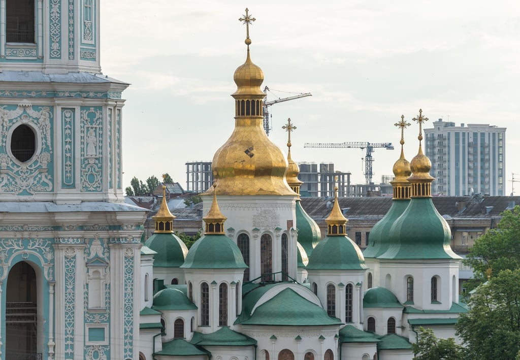 Die Kuppeln auf der Sophienkathedrale in Kiew sind vergoldet. Das Bauwerk gehört zum Weltkulturerbe.