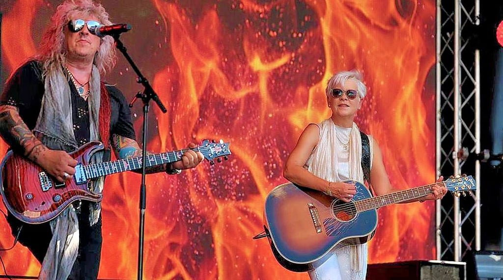 Es brennt an vielen Krisenherden auf der Welt. Axel und Heike Huth haben zum Konzert für den Frieden am 27. März auf dem Dessauer Marktplatz aufgerufen.