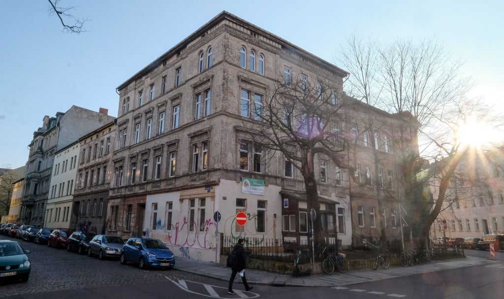 Die Mitglieder der Wohnunion in Halle sanieren unter anderem das Eckhaus in der Hermannstraße.