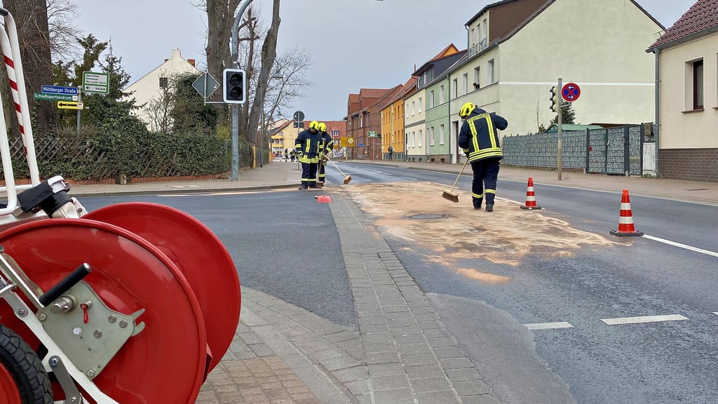 Ölspur zieht sich am Nachmittag durch Jessen