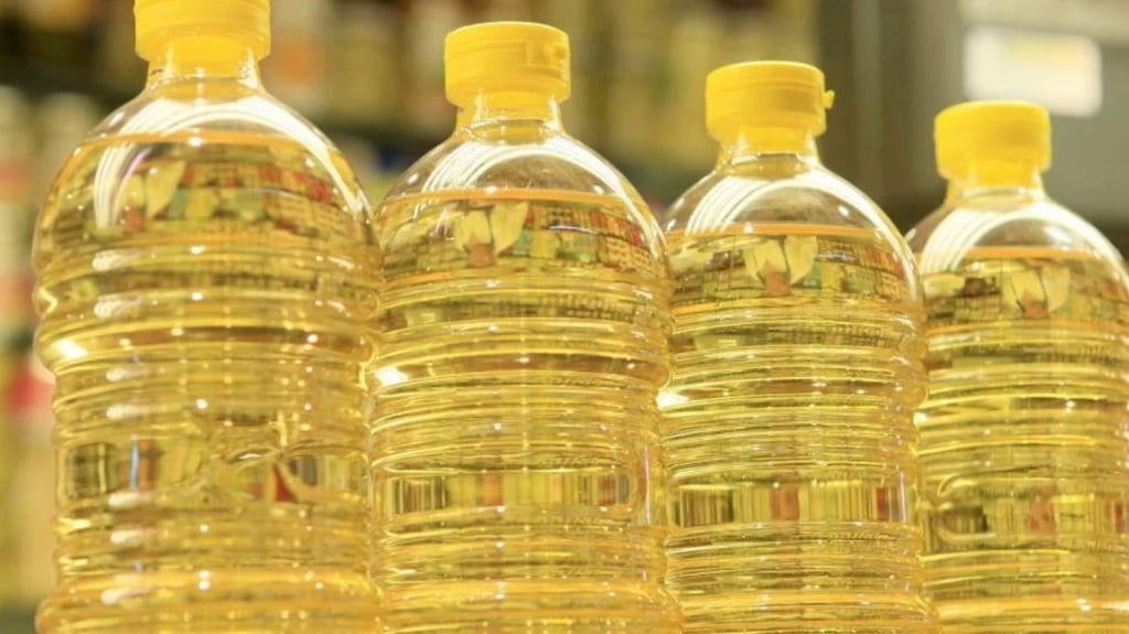 Sonnenblumenöl wird knapp. Das lässt findige Verkäufer im Internet mit dem Produkt spekulieren. Symbolbild: