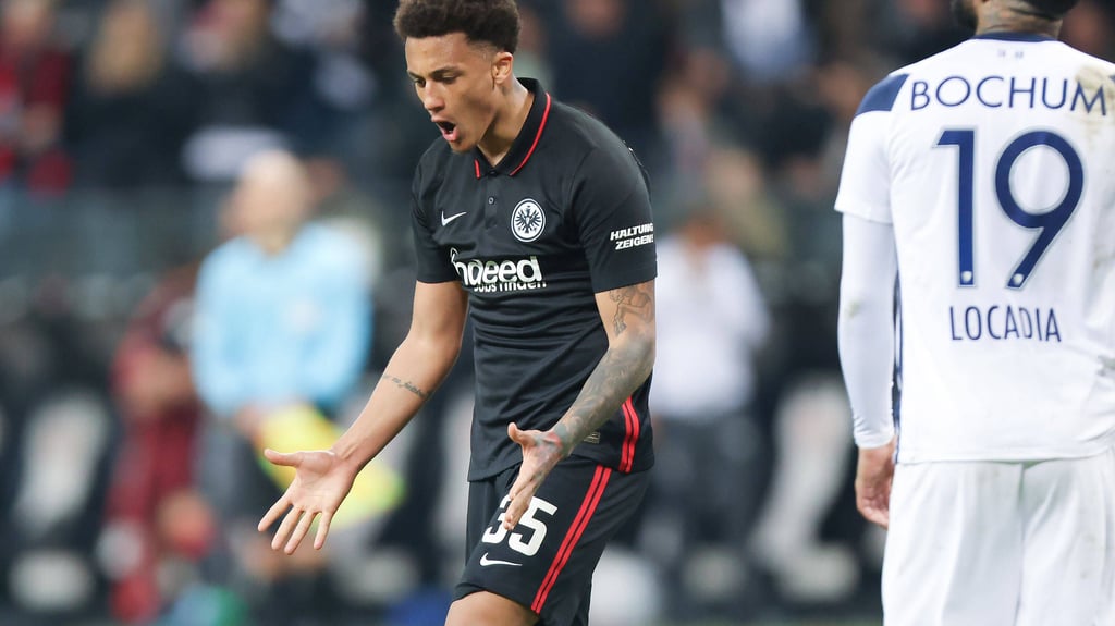 Frankfurts Brasilianer Tuta (l.) will RB Leipzig schlagen.