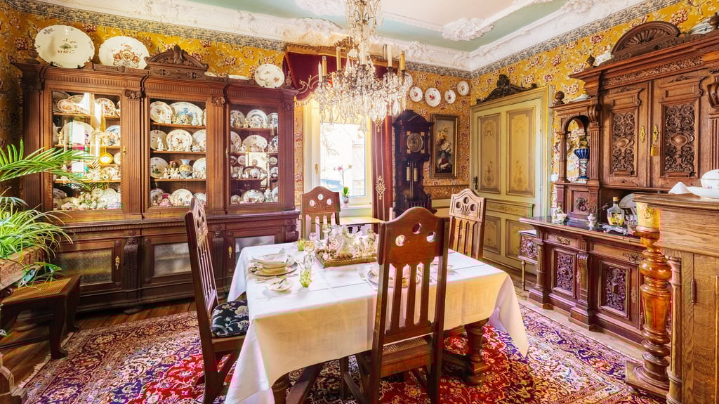 Wer die Villa Charlotte in Bad Harzburg betritt, könnte meinen, er befindet sich ungefähr 120 Jahre zurück in die Vergangenheit versetzt. Hier leben Michael Bartsch und sein Mann Sven Siegmund-Bartsch.