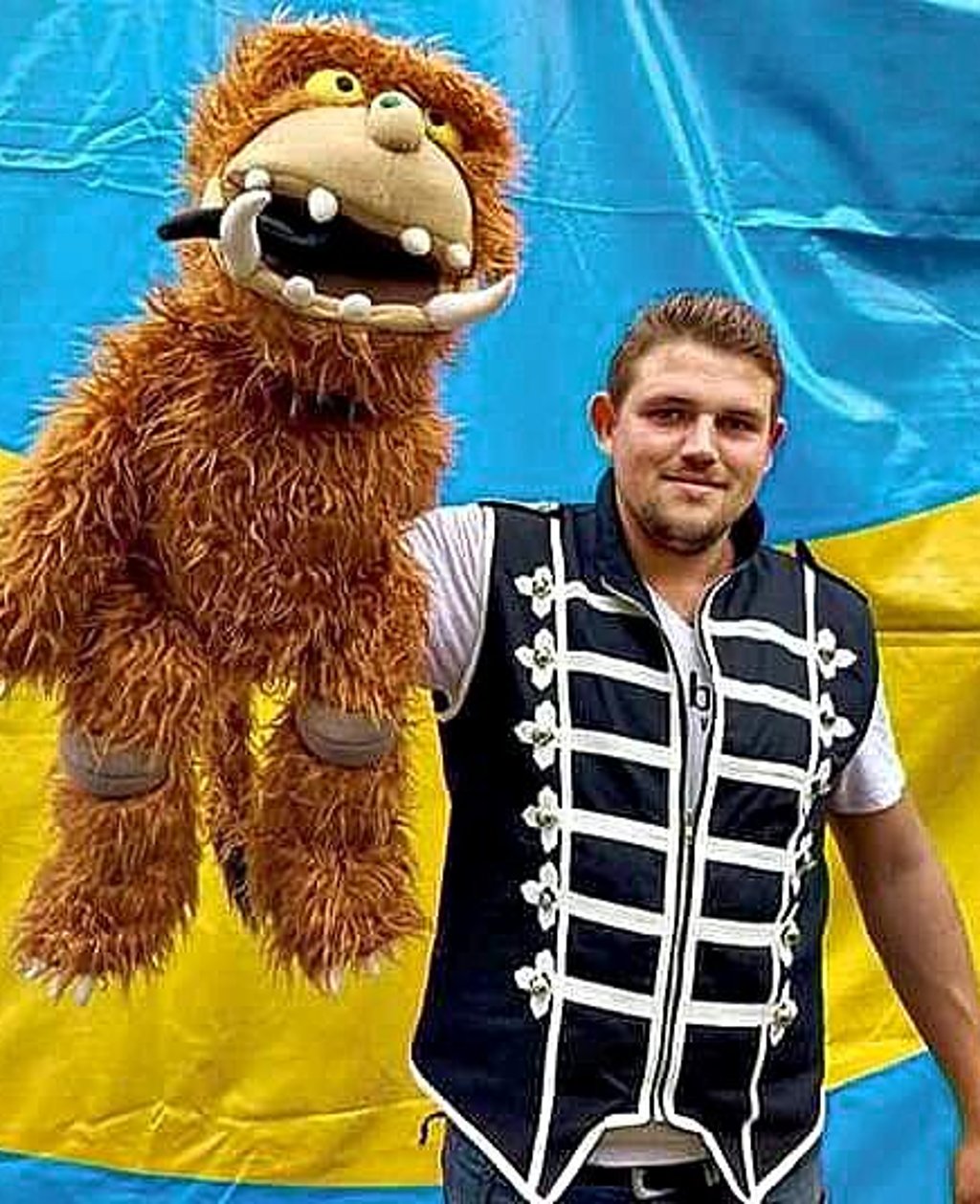 Jonny Schubert kommt mit dem Grüffelo.
