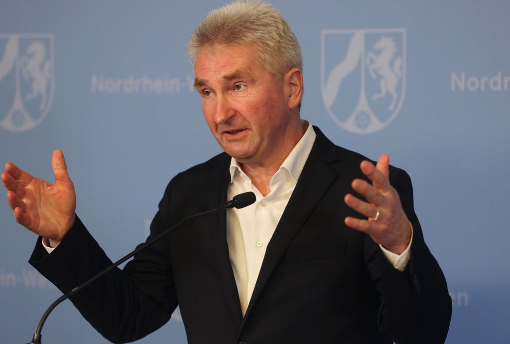 Andreas Pinkwart (FDP), Wirtschaftsminister in Nordrhein-Westfalen, hält eine Laufzeitverlängerung der drei verbliebenen Atomkraftwerke in Deutschland für möglich.