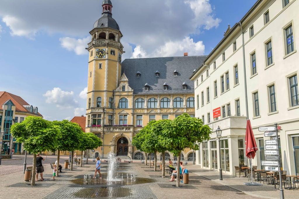 Viele Bürger, die helfen wollen, melden sich bei der Stadtverwaltung in Köthen.